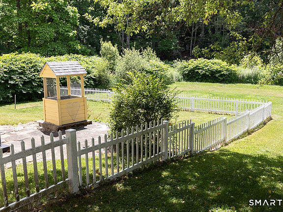 5th image of 50 Pond Meadow Road