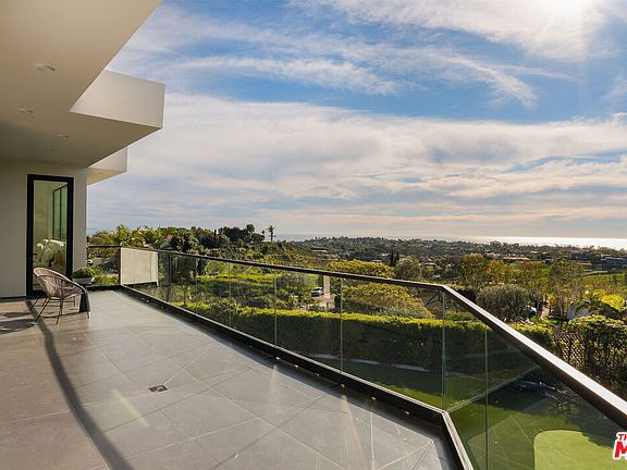 2nd image of 5931 Kanan Dume Rd