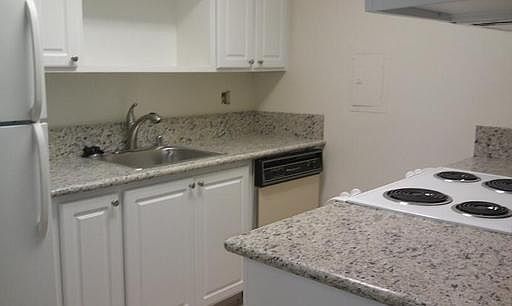 3rd image of 2815 H St APT 1