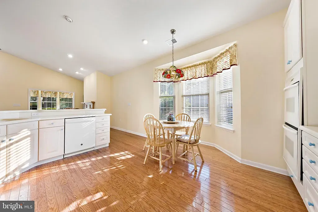 3 bed, 2249 sqft, $3,100 — Photo 4