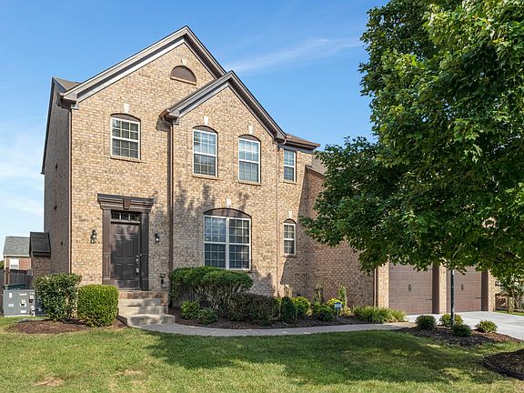 3rd image of 1302 Avery Park Ln