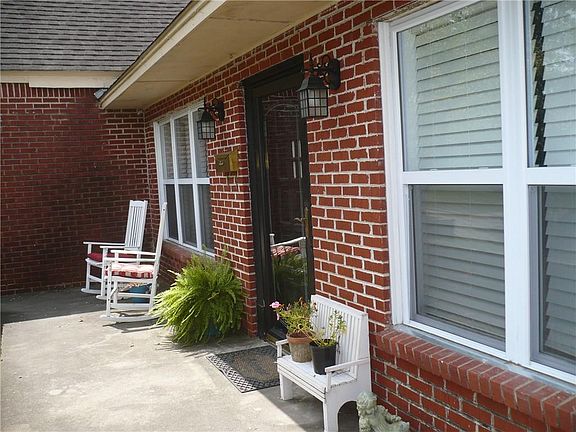 3rd image of 1011 Bluff View Dr