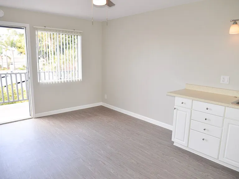 1 W Avenida Ramona — Photo 4