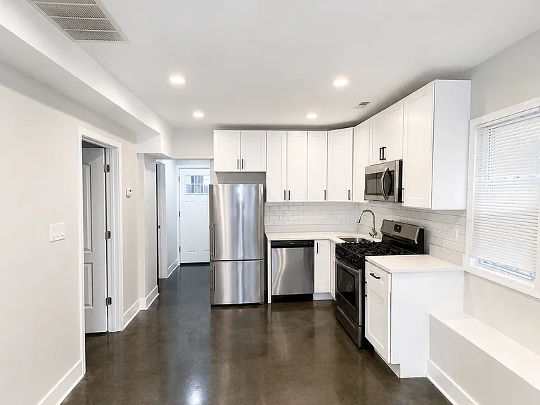 1905 N Kenneth Ave #1 — Photo 2