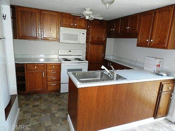 3rd image of 29240 Pokagon St