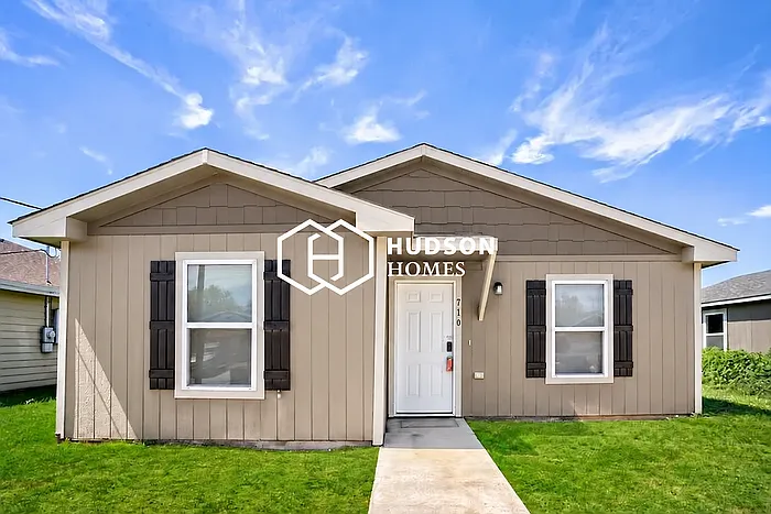 710 Avenue Z