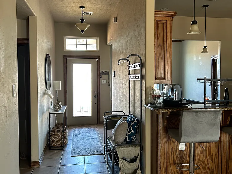 1112 Alma Dr — Photo 5