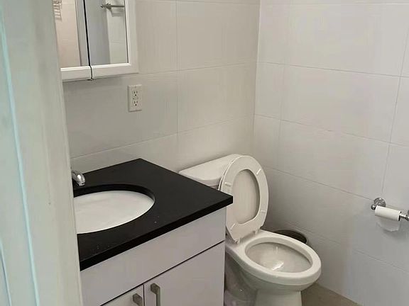 5th image of 13920 34th Ave #8E