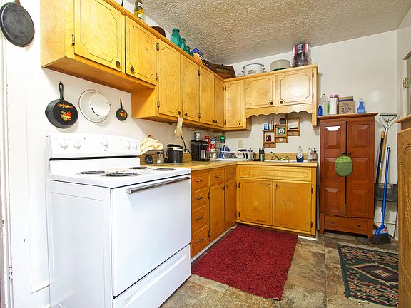 2nd image of 3147 Roanoke St