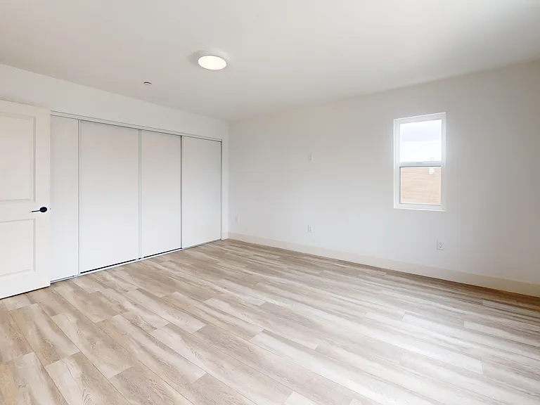 1276 W 38th St #2 — Photo 10