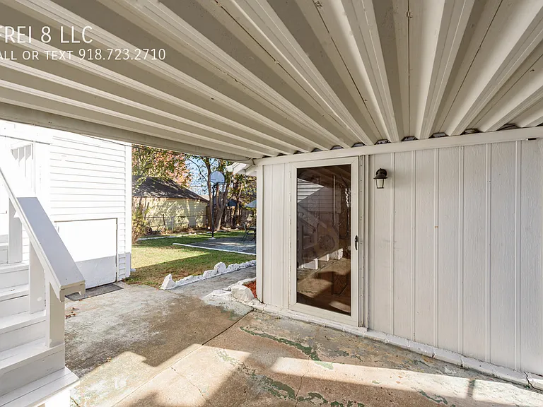 1227 1/2 S Gary Ave — Photo 7