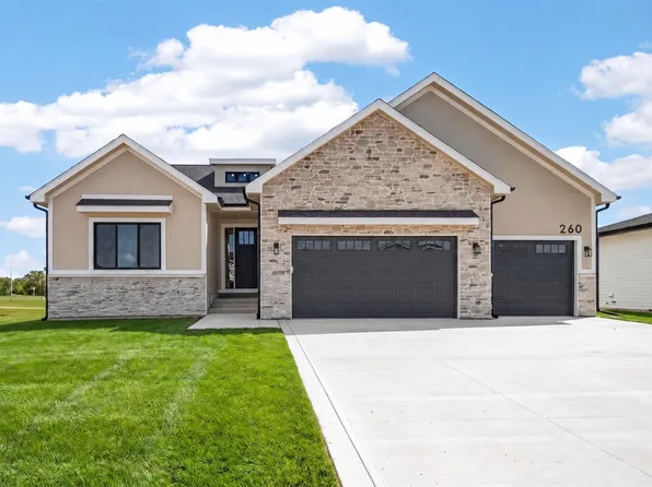 260 NW Copperleaf Ct, Waukee, IA 50263
