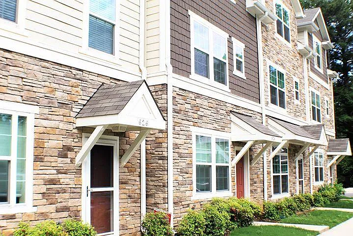 3 bed, 3.5 bath, 1472 sqft, $980 — Photo 1