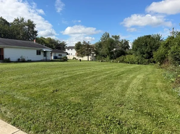 832 N Van Auken St, Elmhurst, IL 60126