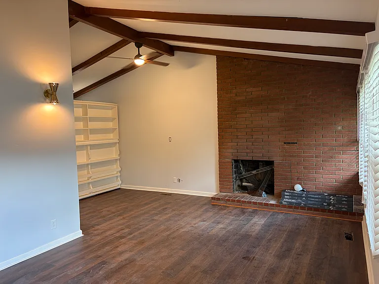 5503 W 78th Ter — Photo 2