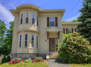 86 Stevens St #A, Lowell, MA 01851