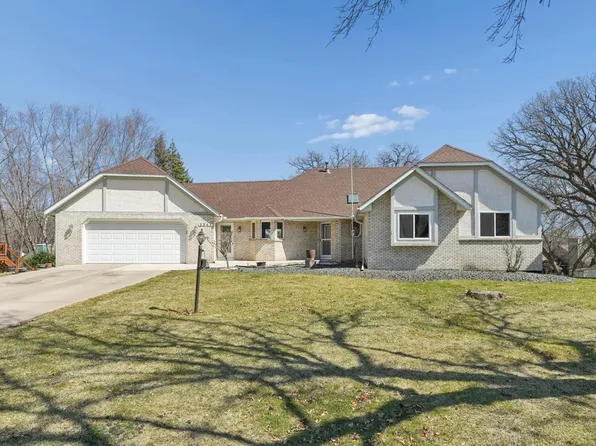 2242 Jennifer Ln, North Saint Paul, MN 55109