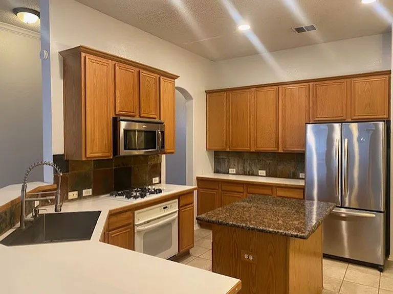 836 Mullrany Dr — Photo 4