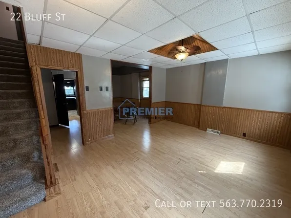 22 Bluff St, Dubuque, IA 52001