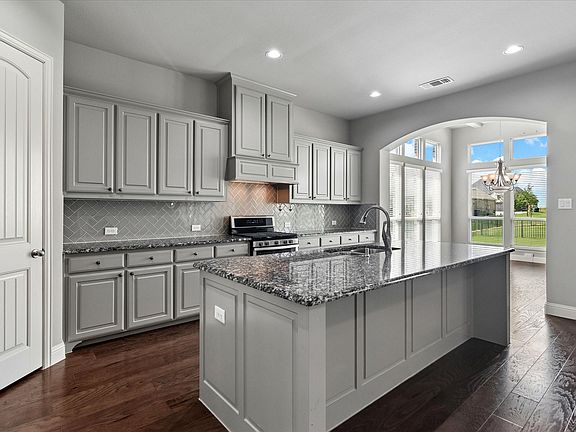 3rd image of 1905 Running Deer Ln