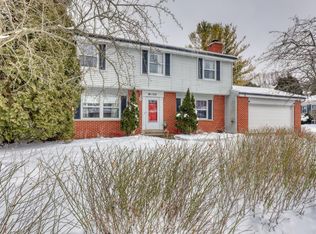 1189 Bobolink Ln, West Bend, WI 53095