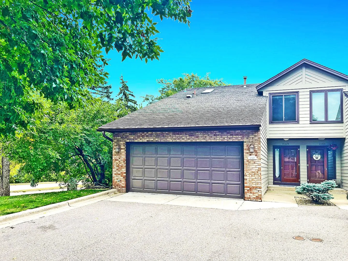 Big Beautiful End Unit Townhome, Fireplace, Vaulted Primary Suite, 2nd Primary Suite Lower Level,... — Photo 1