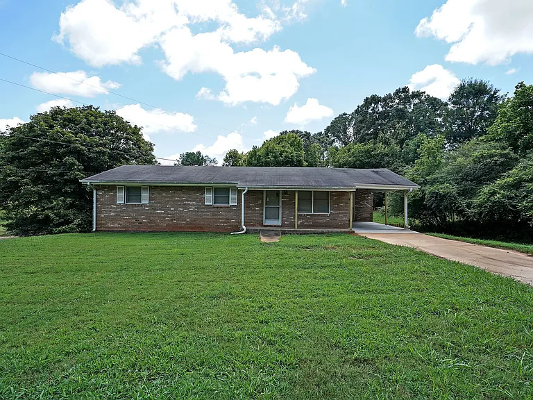 251 Hog Farm Cir — Photo 1