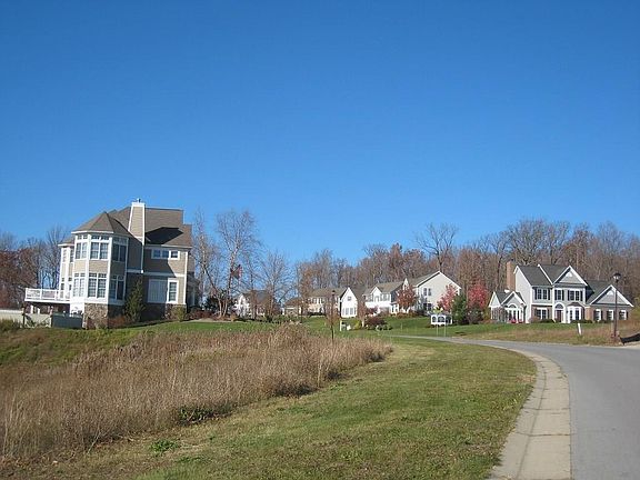 3rd image of 4996 Crescent Cir