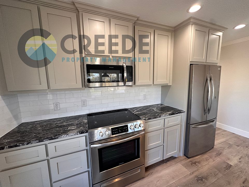 Stainless steel appliances, glass cooktop stove, French-door refrigerator, over the range microwave.