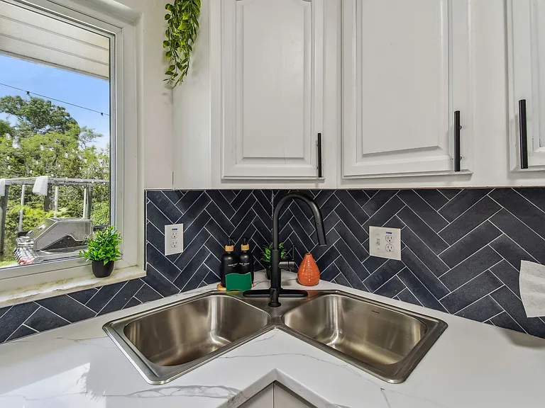 8611 Driftwood Dr — Photo 37