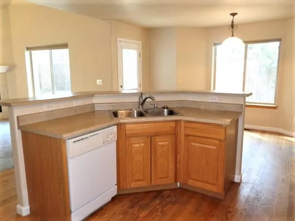 30202 Hilltop Dr — Photo 5
