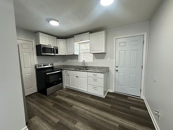 3rd image of 3107 Freeman Ave