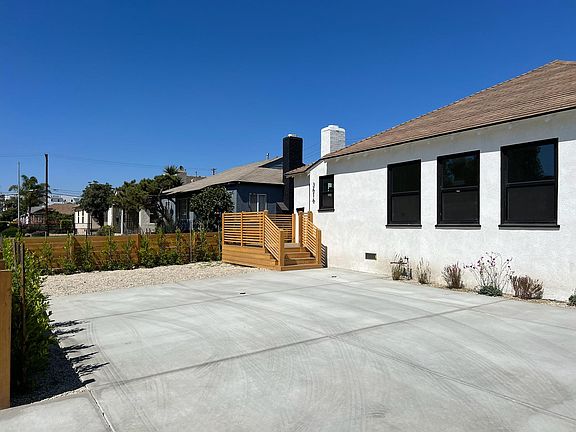Parking space for 3 vehicles