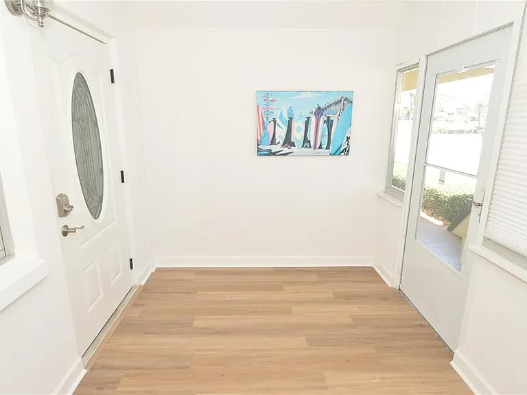 4700 Cove Cir #107 — Photo 6