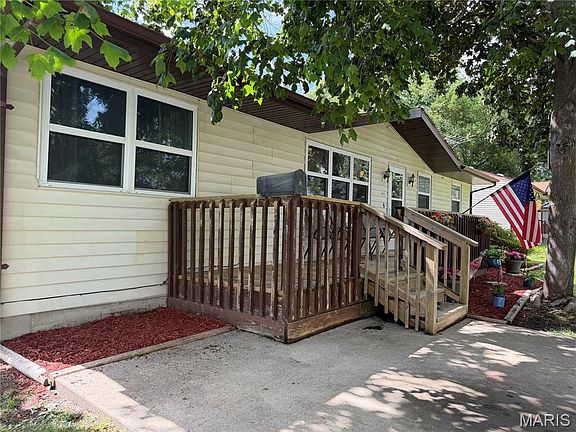 2nd image of 1108 Johnson St