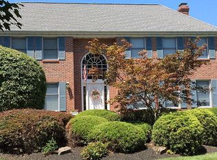 7 Hedge Row Ct, Lawrence Township, NJ 08648
