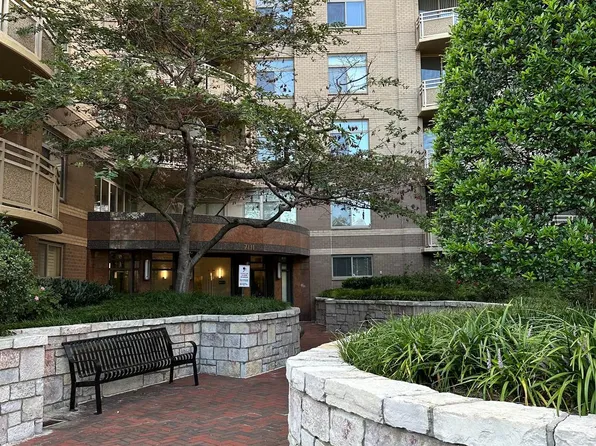 7111 Woodmont Ave APT 714, Bethesda, MD 20815