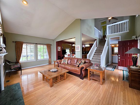 5th image of 5795 Versailles Ave