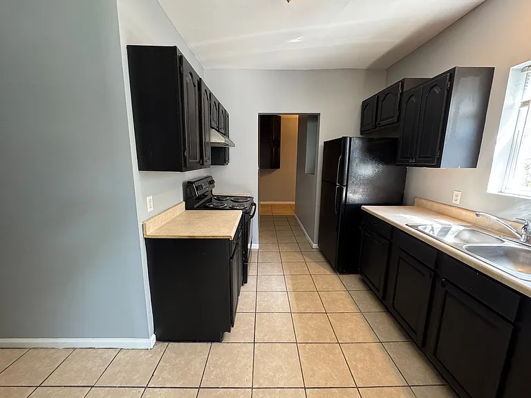 439 N Forest Ave — Photo 13