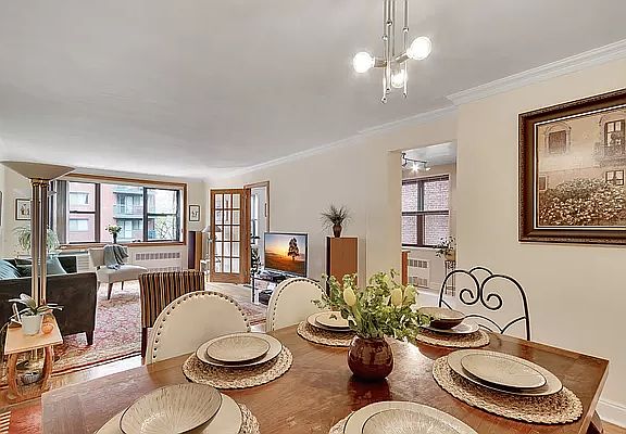 4th image of 3215 Arlington Ave APT 4J