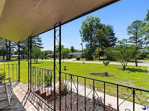 4th image of 532 Camelot Dr