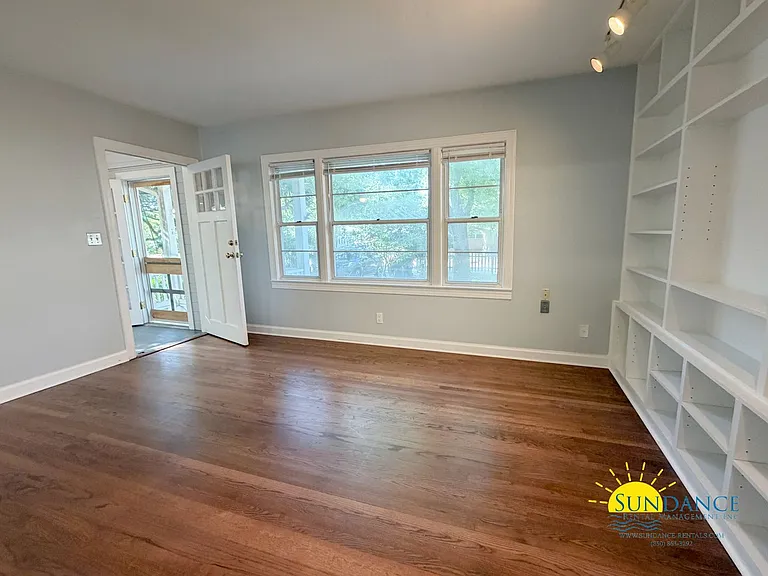 339 Brooks St SE — Photo 6