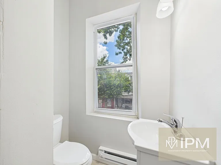 341 S 6th St — Photo 7