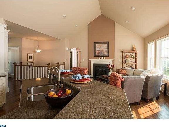 4th image of 22 Fernsler Dr