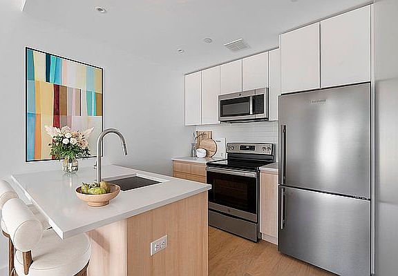3rd image of 2395 Palisade Ave Penthouse 4