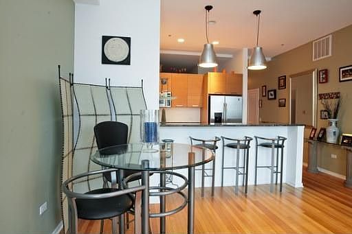 5th image of 500 W Superior St APT 609