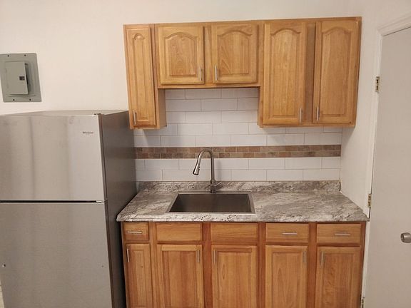 5th image of 3166 43rd St APT 1R
