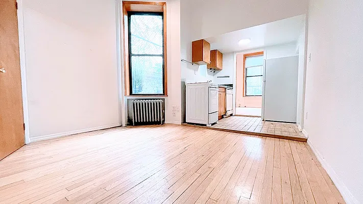 Rented by HOLTON REAL ESTATE INC. | media 12