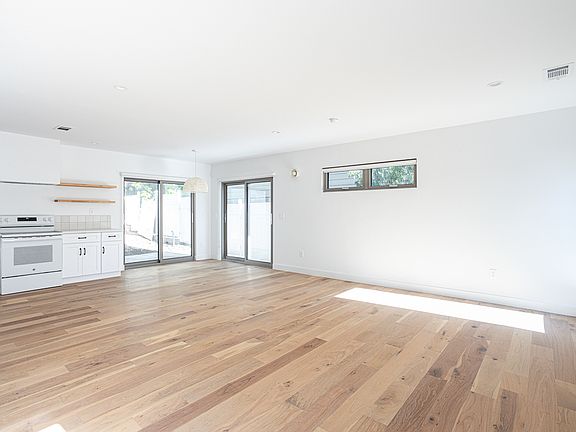 4th image of 368 N Avenue 53 #3/4