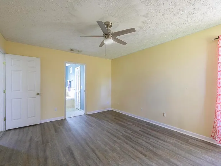 353 NW Ferris Dr — Photo 8